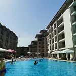 Pool Amadeus Lux Apartman *