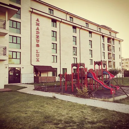 Pool Amadeus Lux *